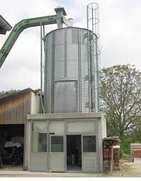 Silo à bois au-dessus du local de la chaufferie